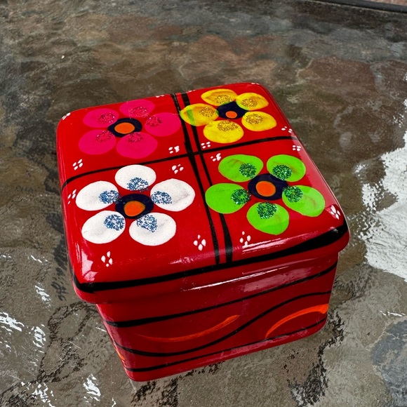 Handmade Ceramic Mexican Trinket Box - Picture 5 of 6